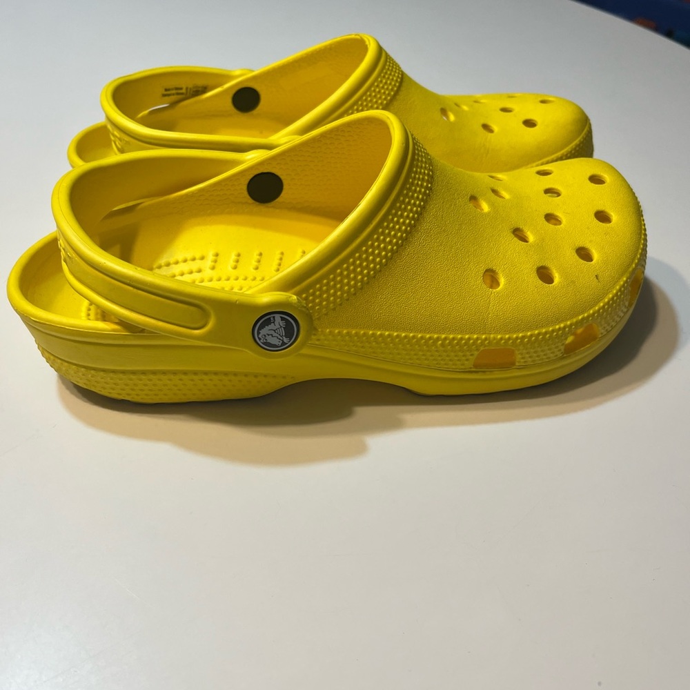 Crocs Classic Clogs Sunflower bright yellow women’s 9